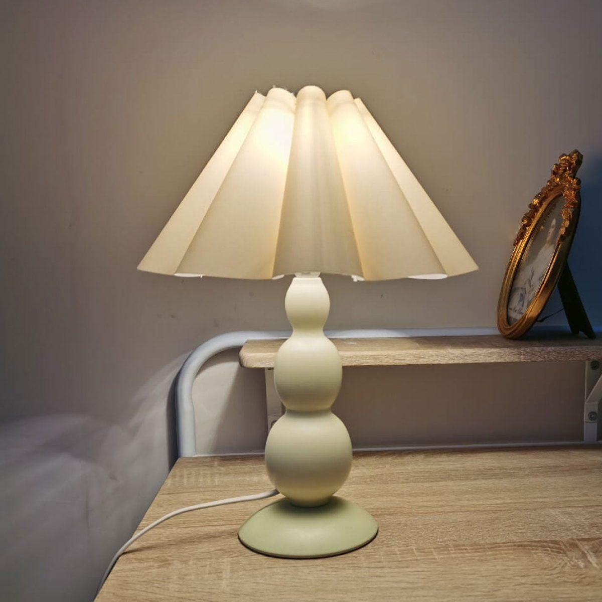 Vintage Petal Pleated Fabric Shade Gourd Base 1-Light Table Lamp - Image 2