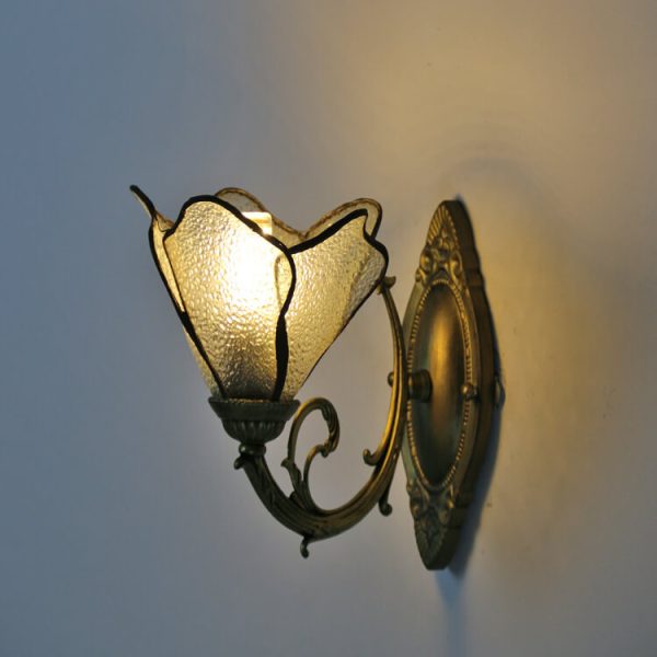 Vintage Tiffany Petals Stained Glass 1-Light Wall Sconce Lamp - Image 2