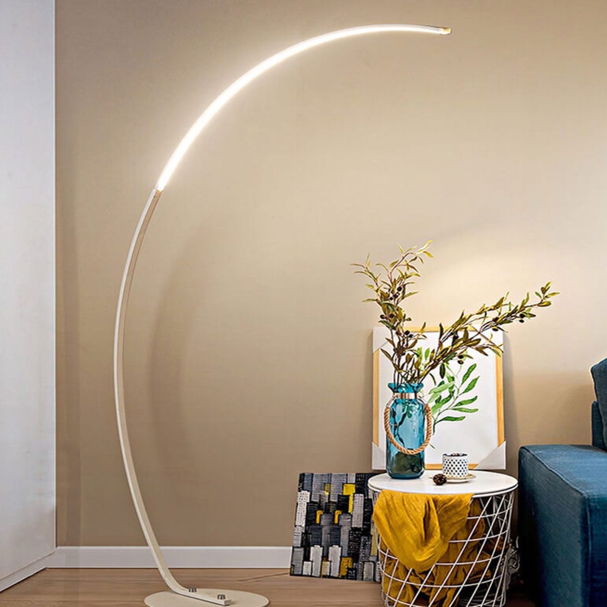 Minimalist Curved Line LED Aluminum Standing Floor Lamp - Image 1
