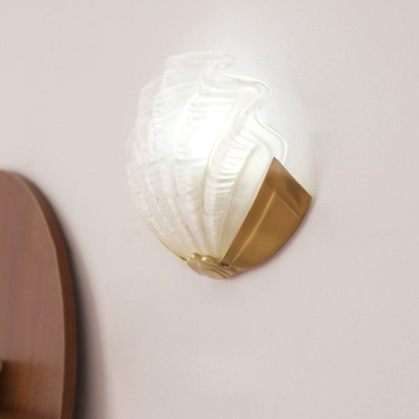 Modern Art Deco Shell Brass Glass 1-Light Wall Sconce Lamp For Living Room - Image 2