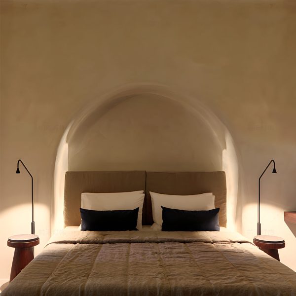 Swing Long Arm Austere Wall Lamp - Black/Gold - Image 3