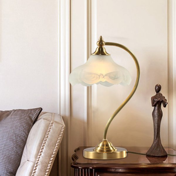 Traditional Vintage Brass Glass Floral-Shaped 1-Light Table Lamp For Living Room