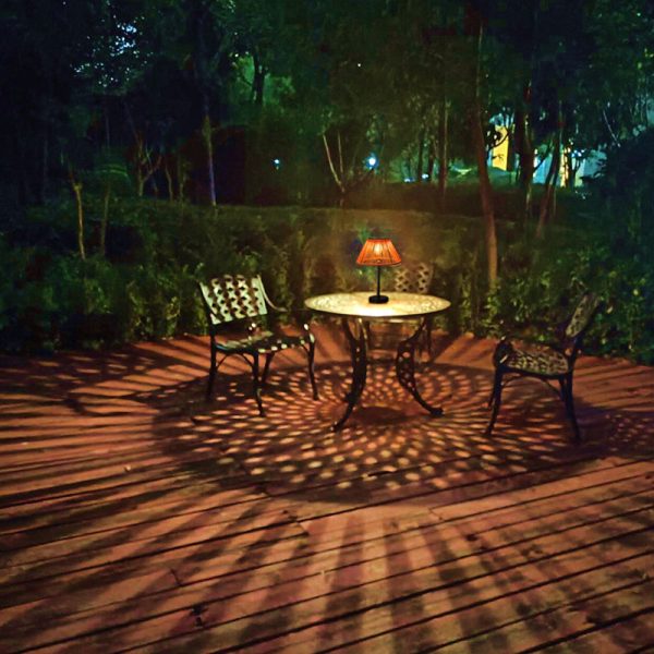 Traditional Farmhouse Waterproof Solar Rechargeable Weaving Gum Rattan Iron Conic LED Outdoor Table Lamp For Garden - Image 13