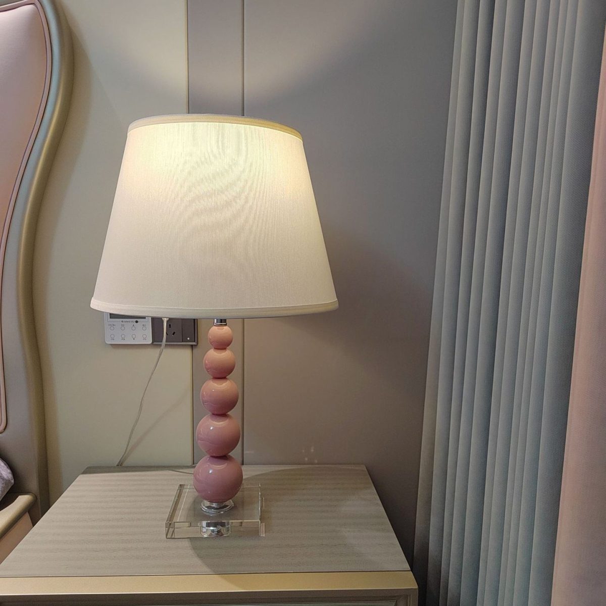Modern Crystal Pink Beaded 1-Light Table Lamp - Image 1