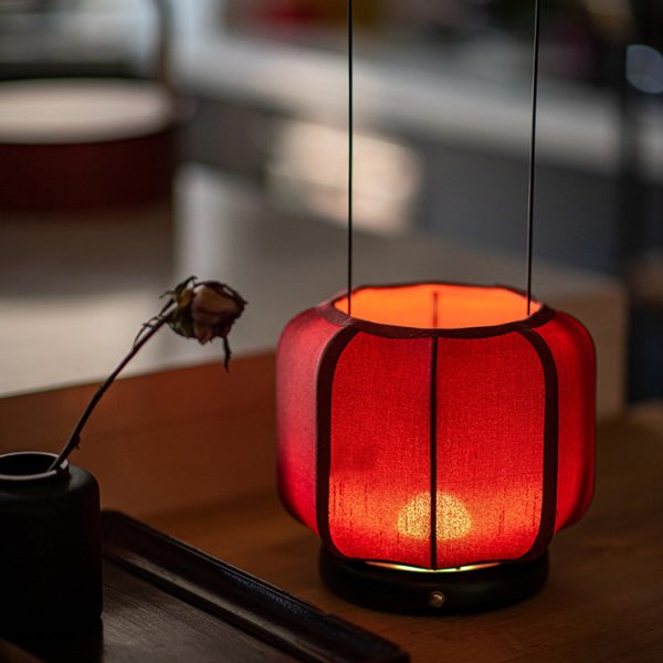 Traditional Chinese Iron Silk Fabric Lantern Shape LED Table Lamp For Bedroom - Image 2