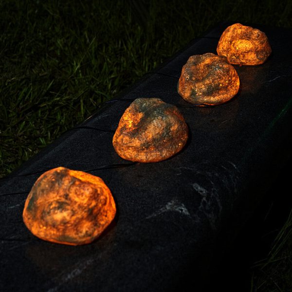 Simulation Stone Shape Resin 4-Light Solar Outdoor Light - Image 9