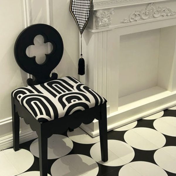 Traditional French Round Clover Backrest Square Upholstered Fabric Wood Vanity Stool For Bedroom - Image 3