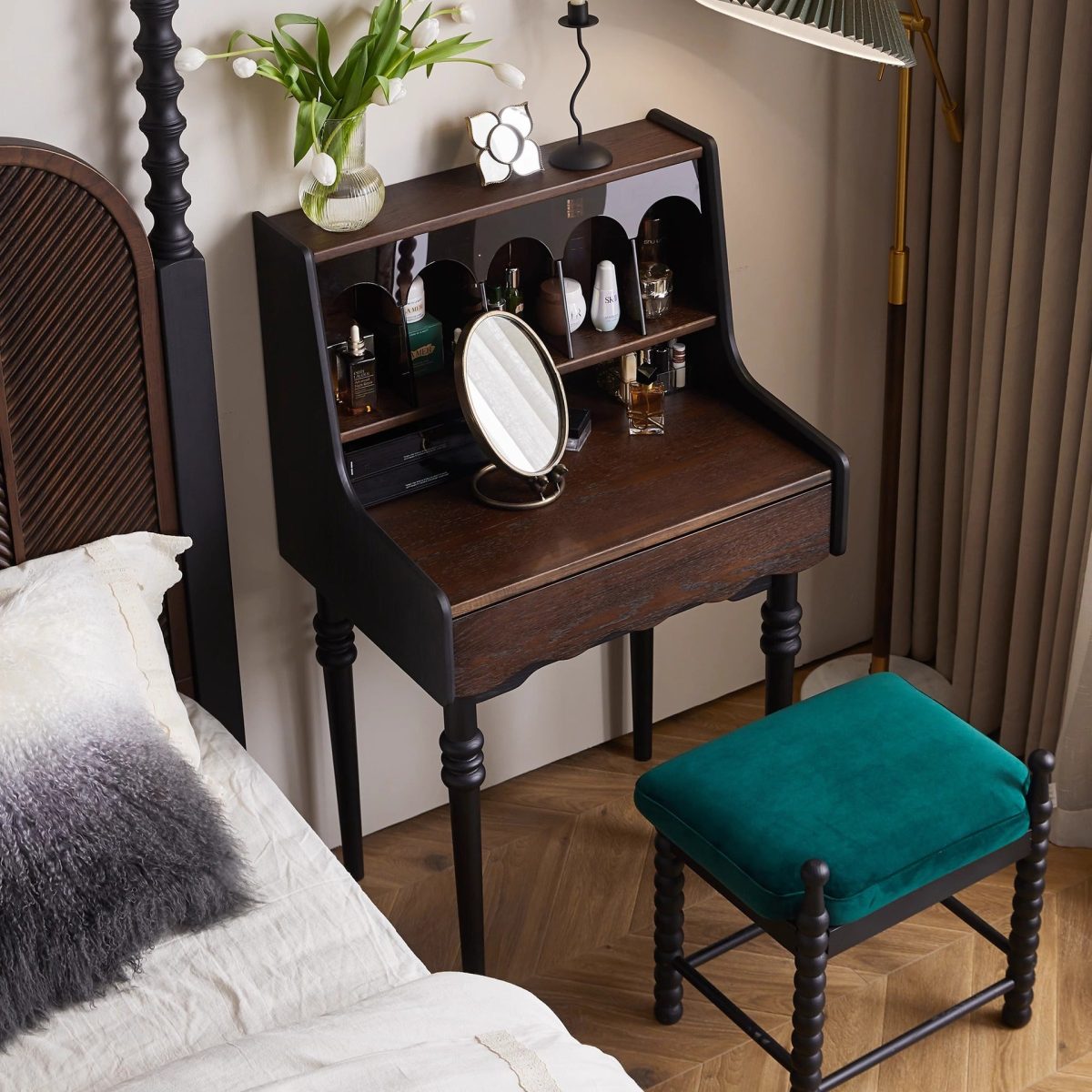 Contemporary Retro Solid Wood Rectangular Roman Column Arched Makeup Vanity & Stool Set For Bedroom - Image 5
