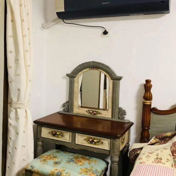 Traditional European Elliptical Mirror Rectangular Painting Wood Plate Makeup Vanity & Stool Set For Bedroom - Image 10