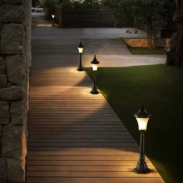 Retro Outdoor High Pole Landscape Decorative Lighting Post Lights for Garden Park